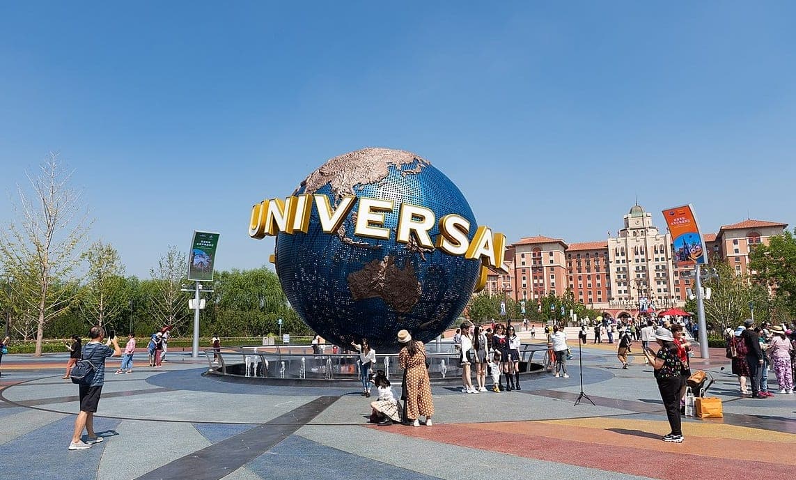 Universal Studios Beijing globe square (20210907121340).jpg