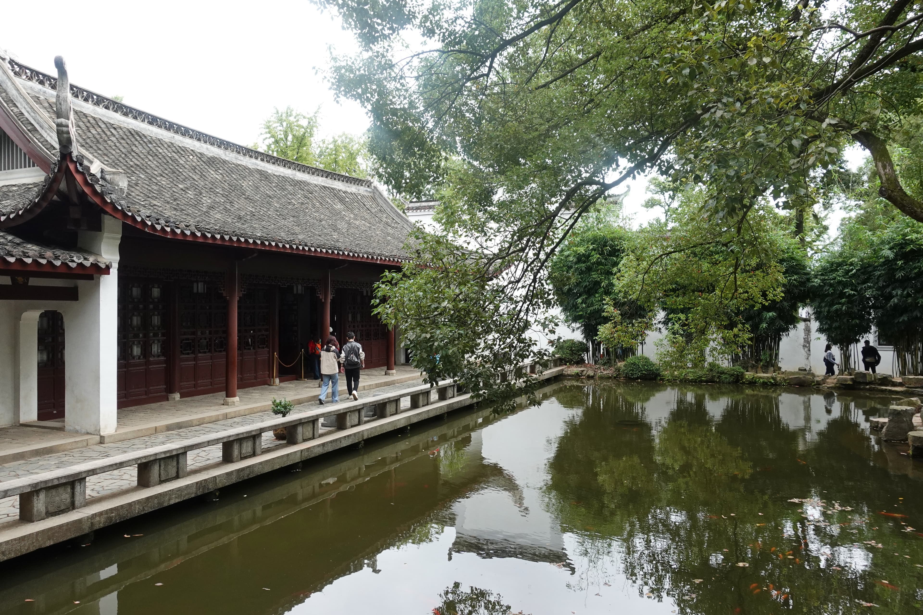 The grey-tile main lecture hall of Yuelu Academy with timber pillars and stone-paved courtyard, Changsha