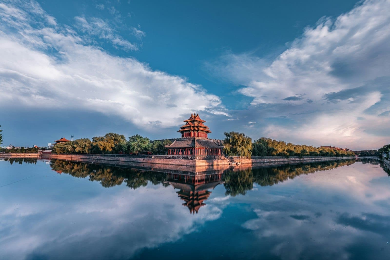 Xi'an's Ming-dynasty city wall and corner tower at first light
