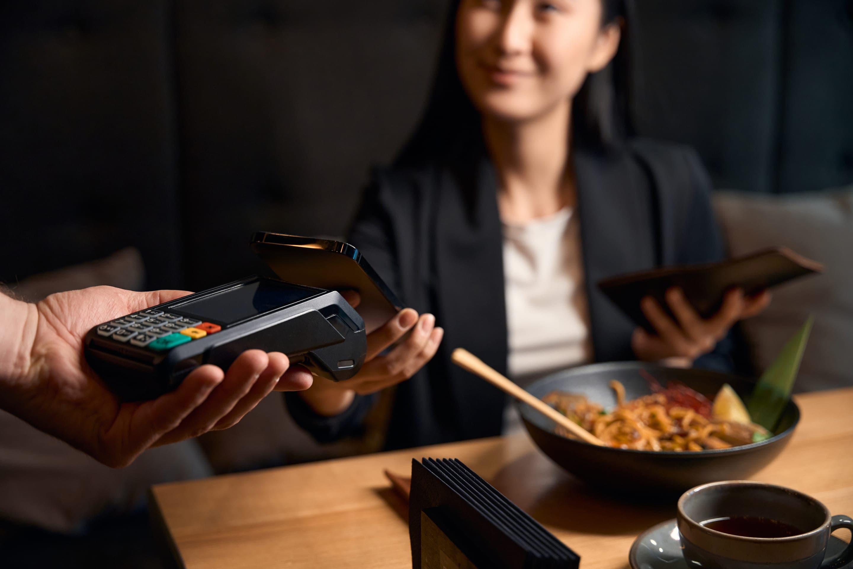 餐厅结账时用手机非接触支付