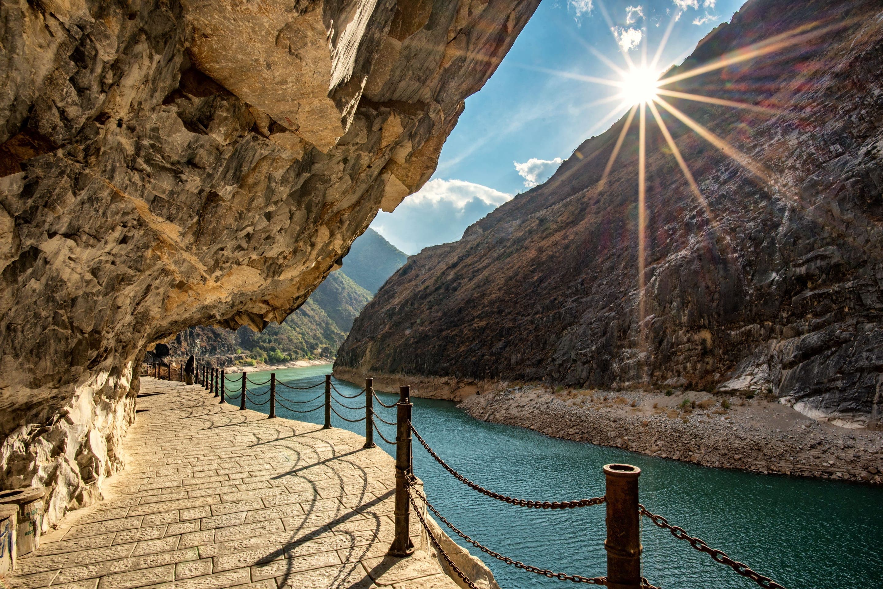 Tiger Leaping Gorge, the upper Yangtze rapids between snow peaks
